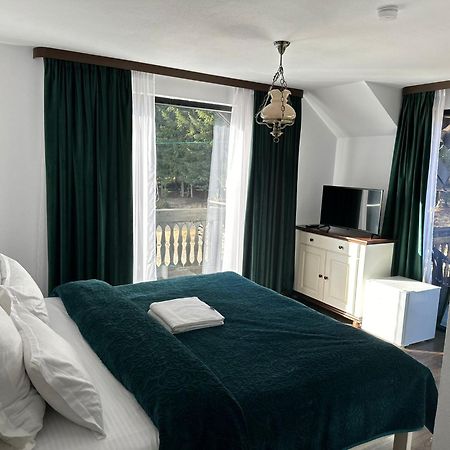 Conacul Muntii Bucovinei Hotell Câmpulung Moldovenesc Exteriör bild