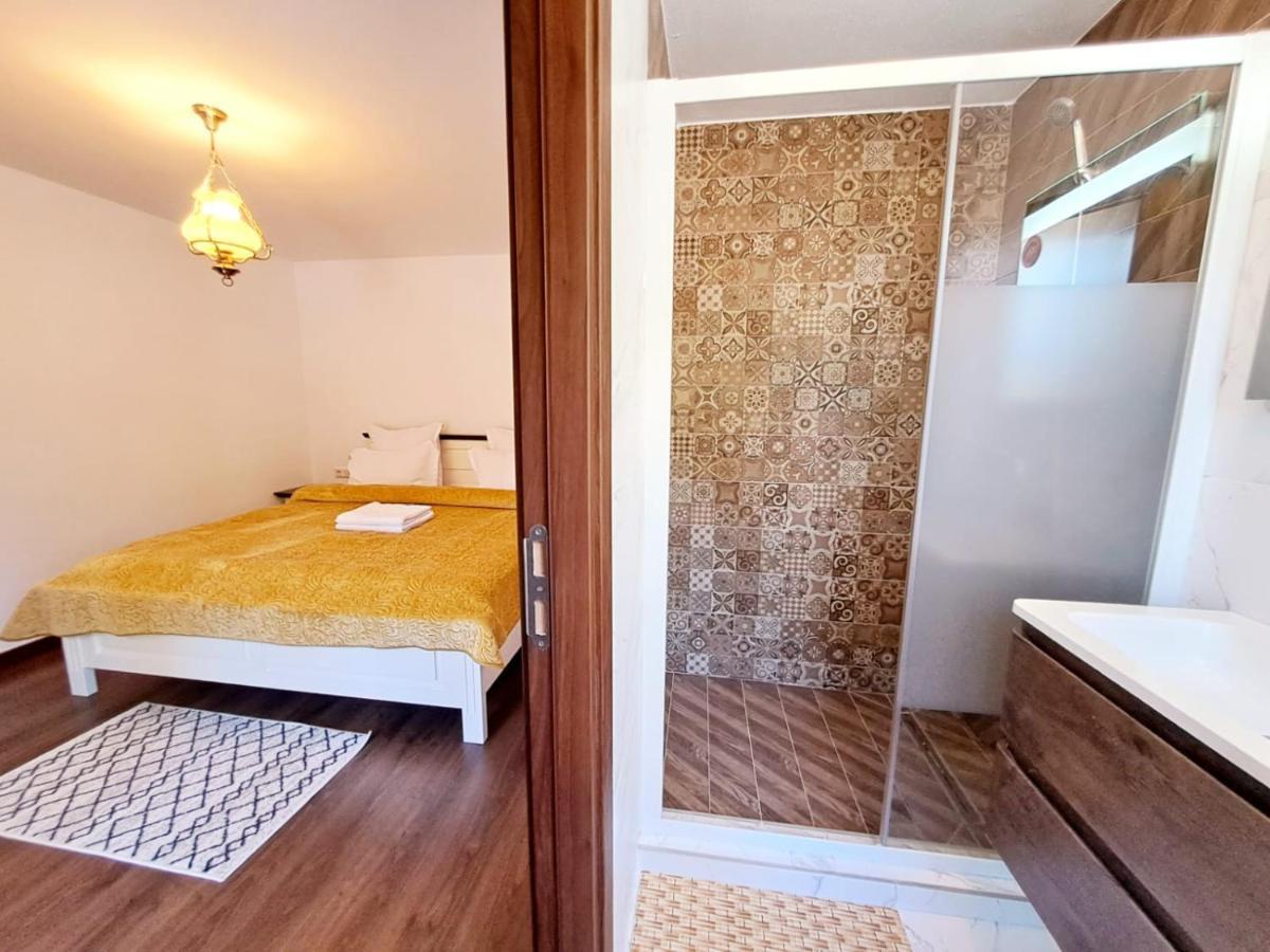 Conacul Muntii Bucovinei Hotell Câmpulung Moldovenesc Exteriör bild