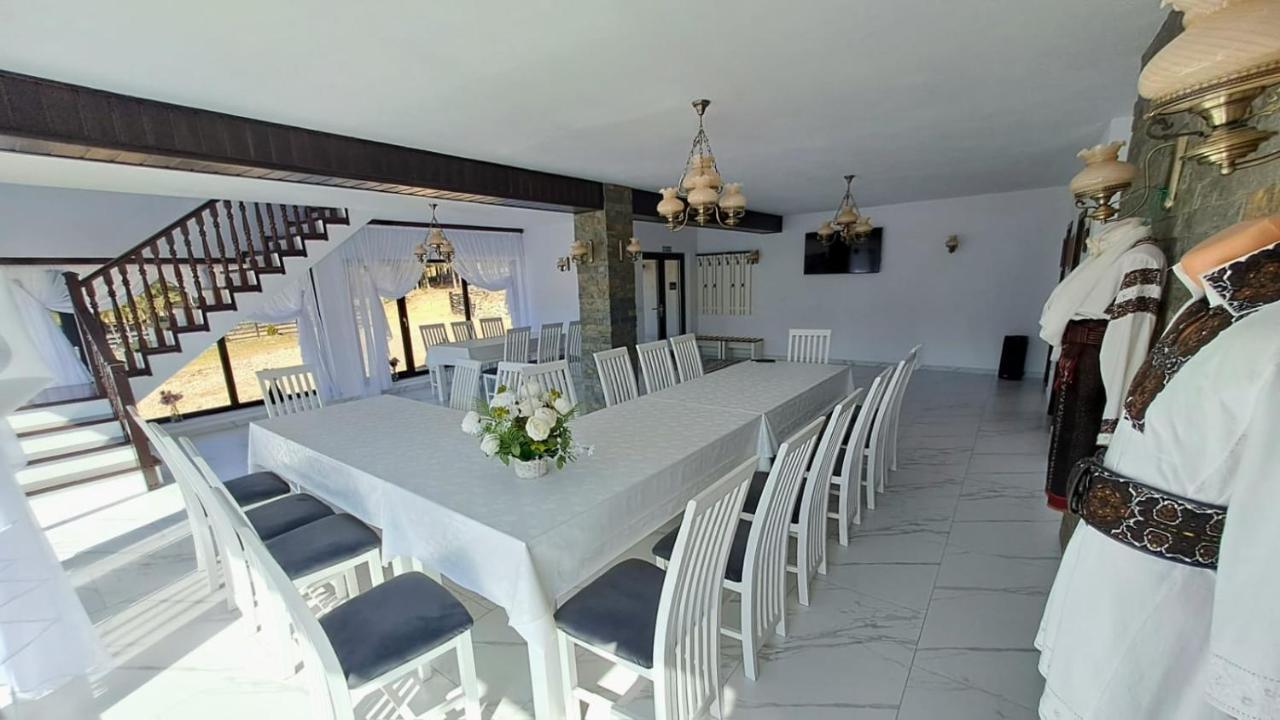Conacul Muntii Bucovinei Hotell Câmpulung Moldovenesc Exteriör bild