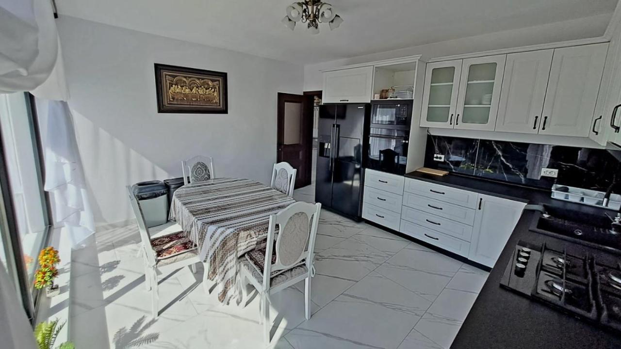 Conacul Muntii Bucovinei Hotell Câmpulung Moldovenesc Exteriör bild