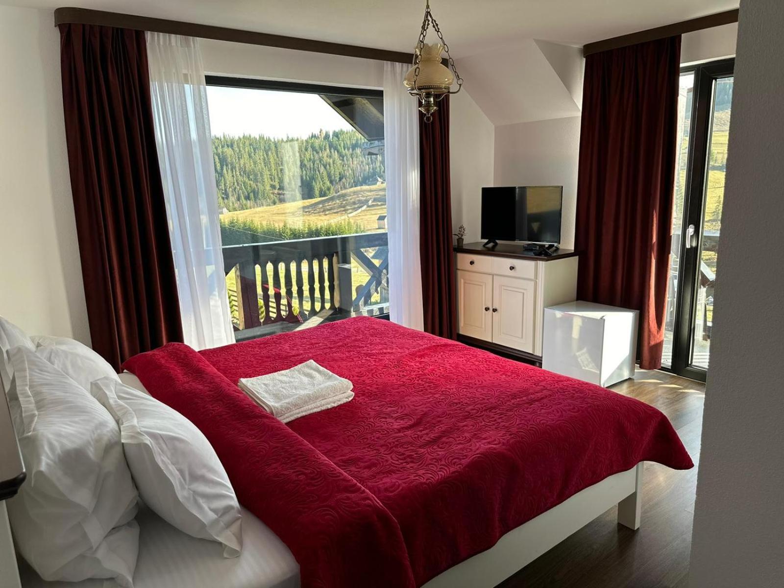 Conacul Muntii Bucovinei Hotell Câmpulung Moldovenesc Exteriör bild