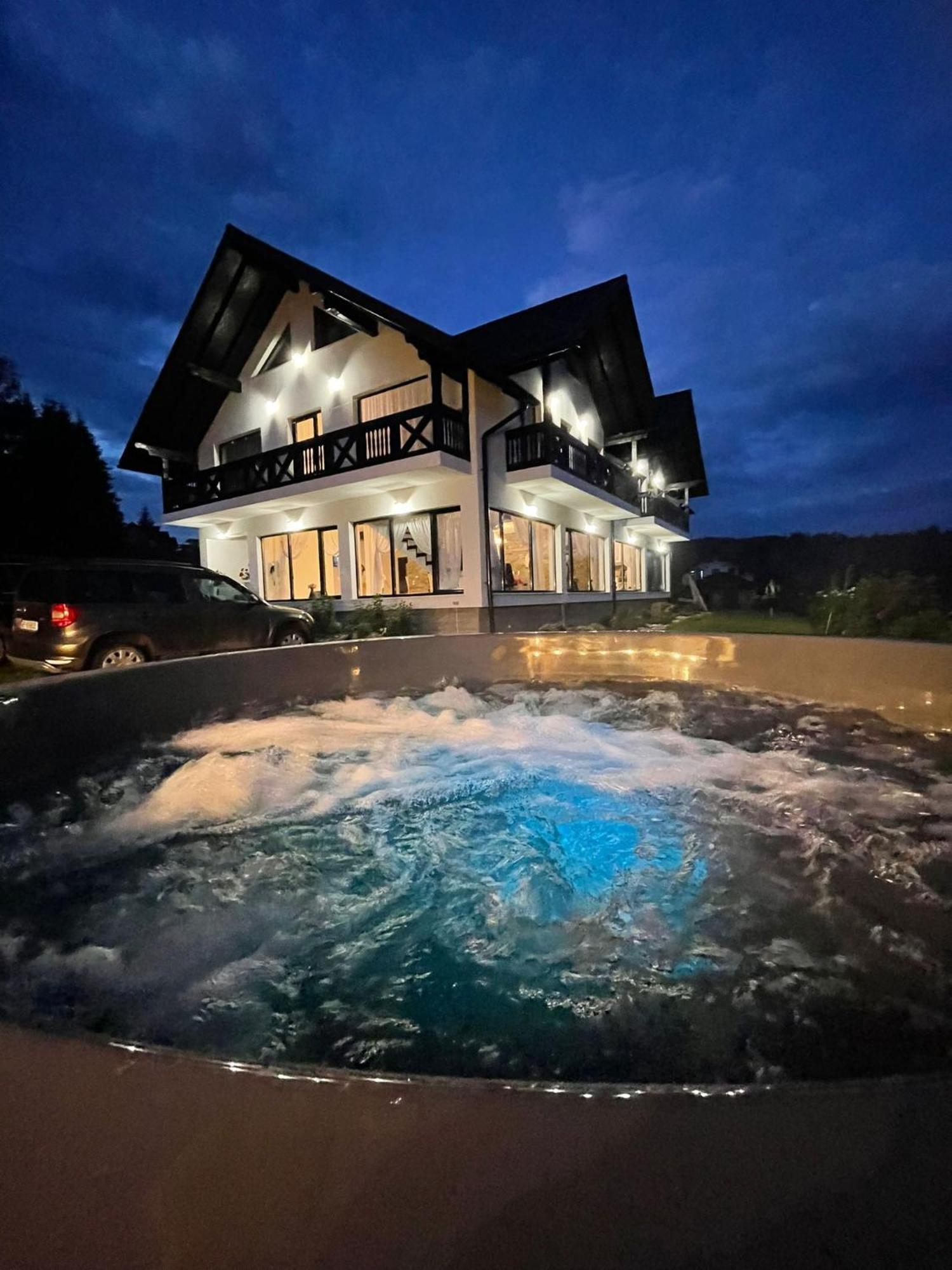 Conacul Muntii Bucovinei Hotell Câmpulung Moldovenesc Exteriör bild