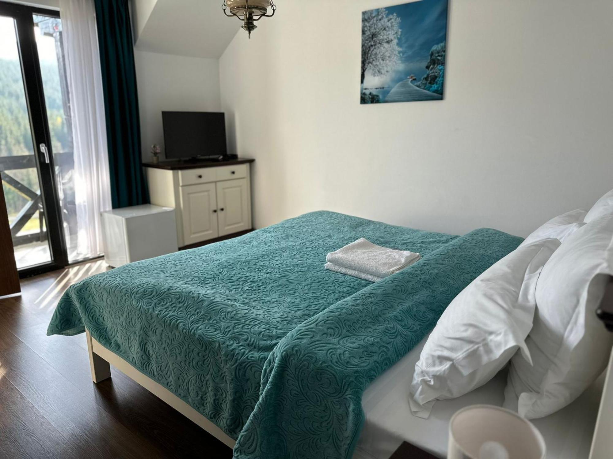 Conacul Muntii Bucovinei Hotell Câmpulung Moldovenesc Exteriör bild