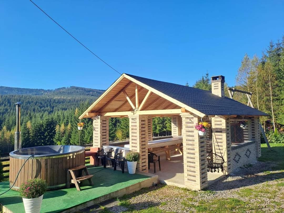 Conacul Muntii Bucovinei Hotell Câmpulung Moldovenesc Exteriör bild